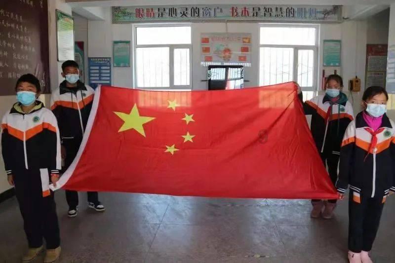 通过两个学生的对比才知道，原来公立和私立学校的差距这么大